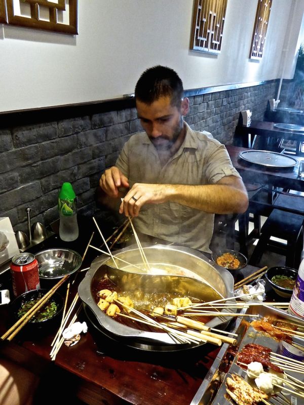 Fondue Sichuanaise nomadic boys essaient la fondue Sichuanaise