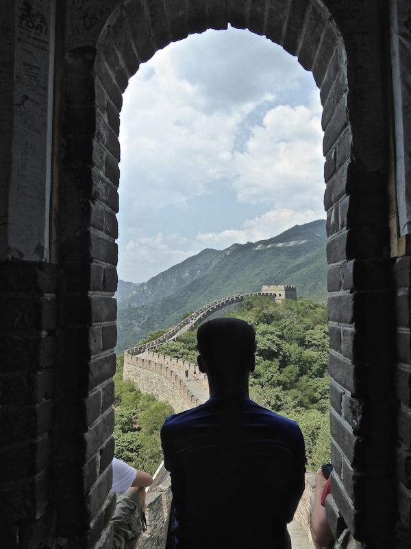 Sebastien et la muraille de Chine Sébastien admire la muraille de Chine de Mutianyu