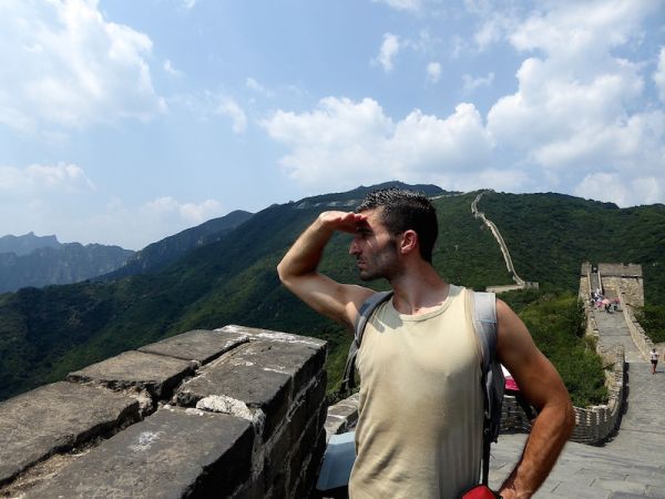 Stefan surveille la muraille Stefan surveille au loin au cas où des ennemis voudraient envahir...