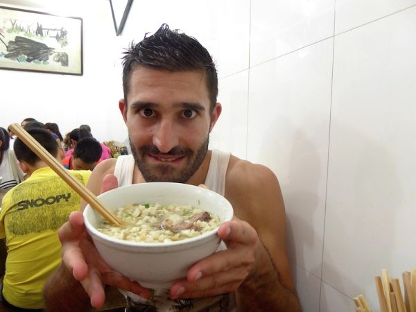 Yangrou Pao Mo à Xian soupe Yangrou Pao Mo, soupe au mouton avec des miettes de pain