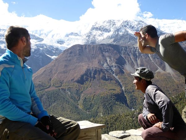 Vue des Himalayas - Annapurna Nous admirons la vue sur les himalayas du village de manang