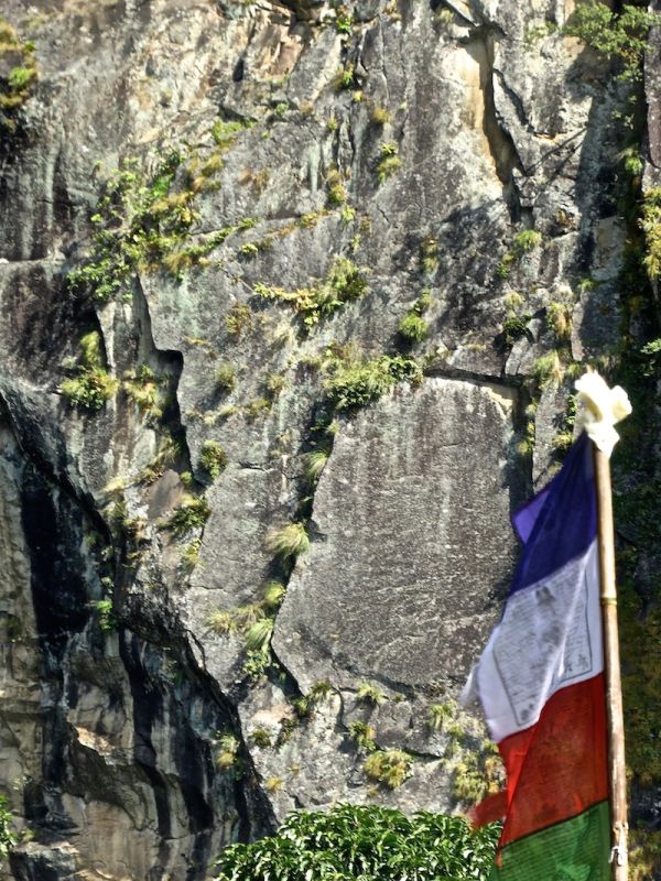 Drapeau français au Népal Le drapeau français au Népal, dans les Annapurnas