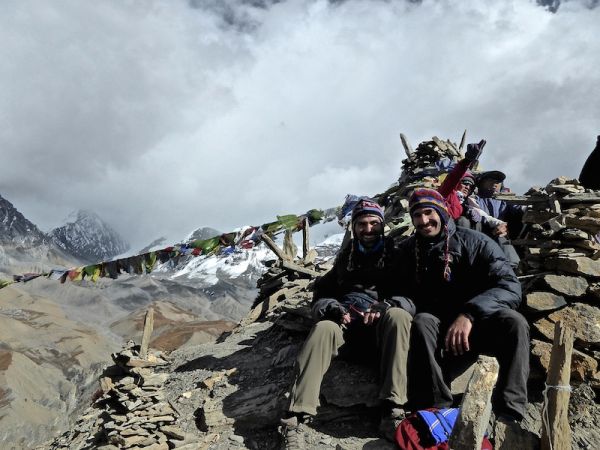 Nomadic Boys dans les Himalayas Vue sur les himalayas camp de haute altitude nomadic boys