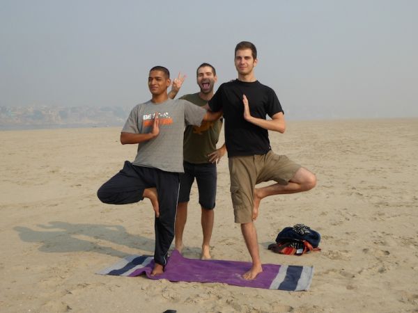 Seb photobombing Vishnu's yoga class Seb photobombing Vishnu's yoga class