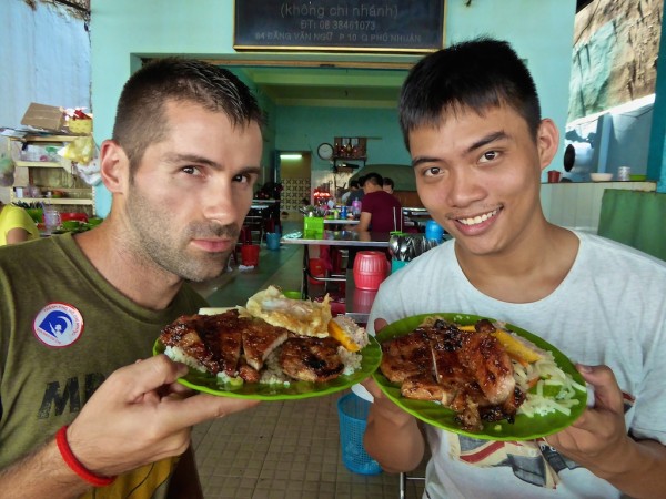 Seb and Quan eating com tam