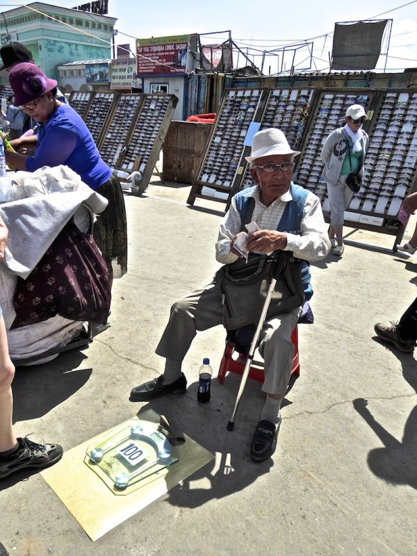 Weigh yourself on the streets of Ulan Bator for 100 tugriks (3p)