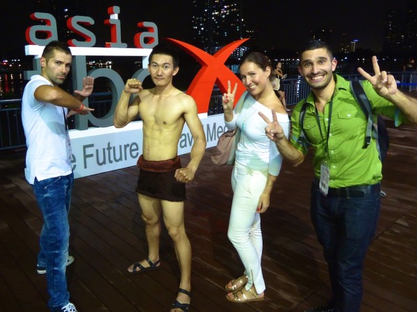 Muy Thai boxer Stef Seb Mar gay travel bloggers nomadic boys mar pages