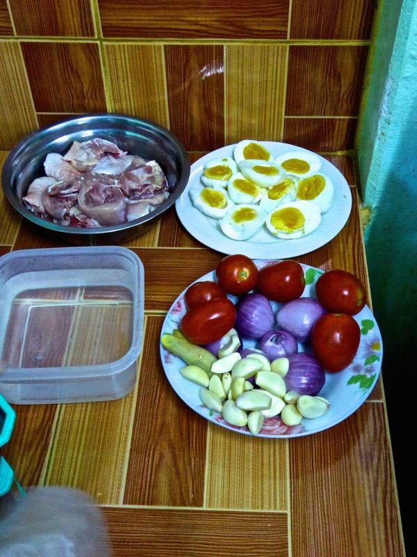Ingredients for Burmese chicken curry Ingredients for Burmese chicken curry