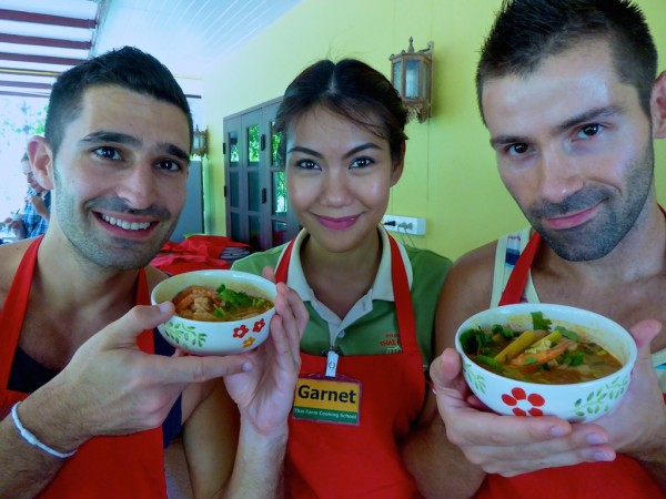 Tom Yam soup Garnet Stef Seb Cooking class Chiang Mai Thai tom yam soup