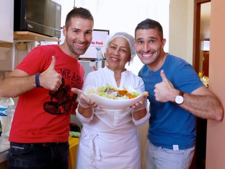 guia gay Lima aula de culinária com a mãe de Aaron