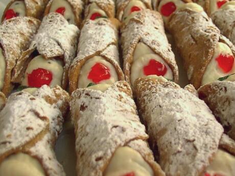 We love to stuff our faces with cannoli when we're in Sicily!