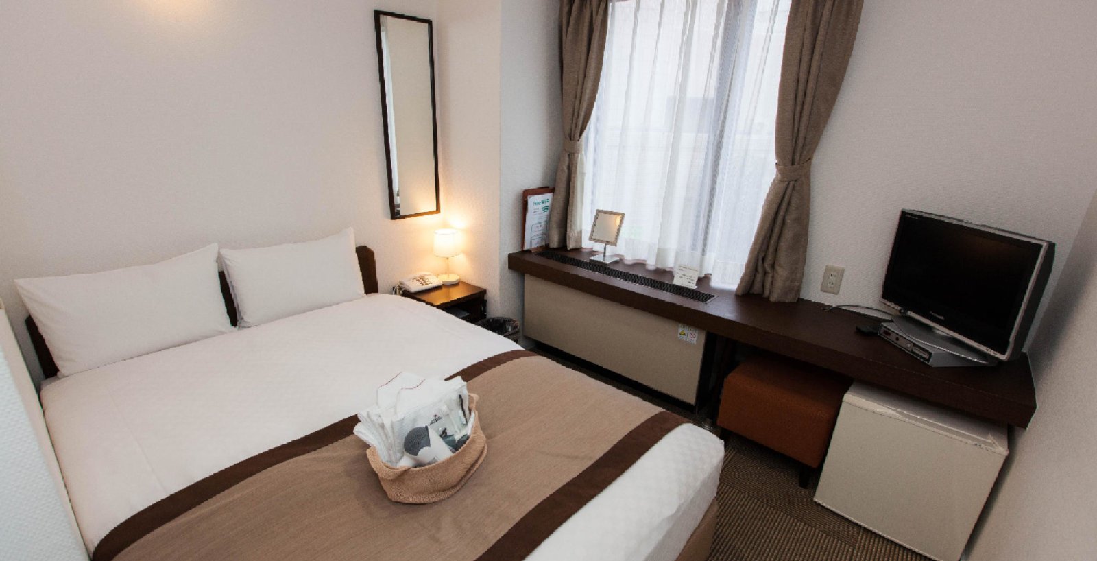 Gay hotels in Tokyo - City Hotel Lonestar is clean and cosy and perfect for budget travellers.