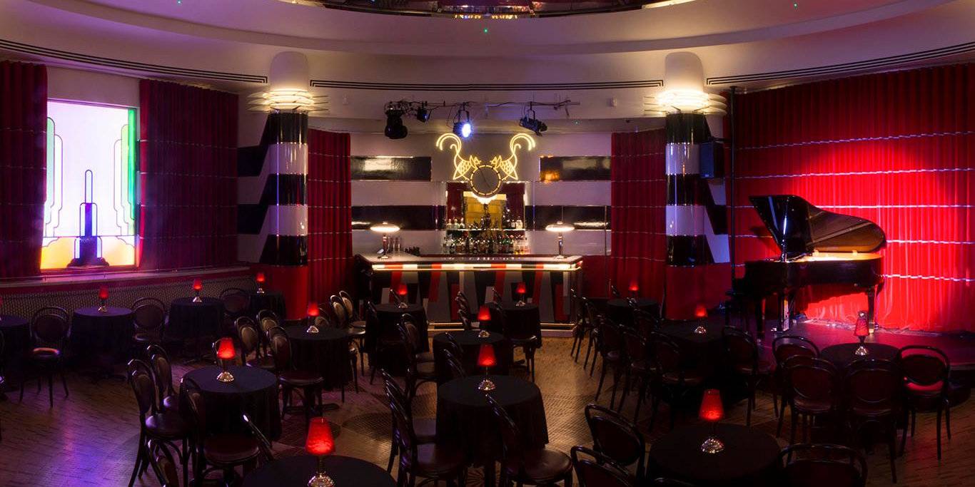 Cabaret, dinner and drag - you can experience all this and more at Crazy Coqs in London!