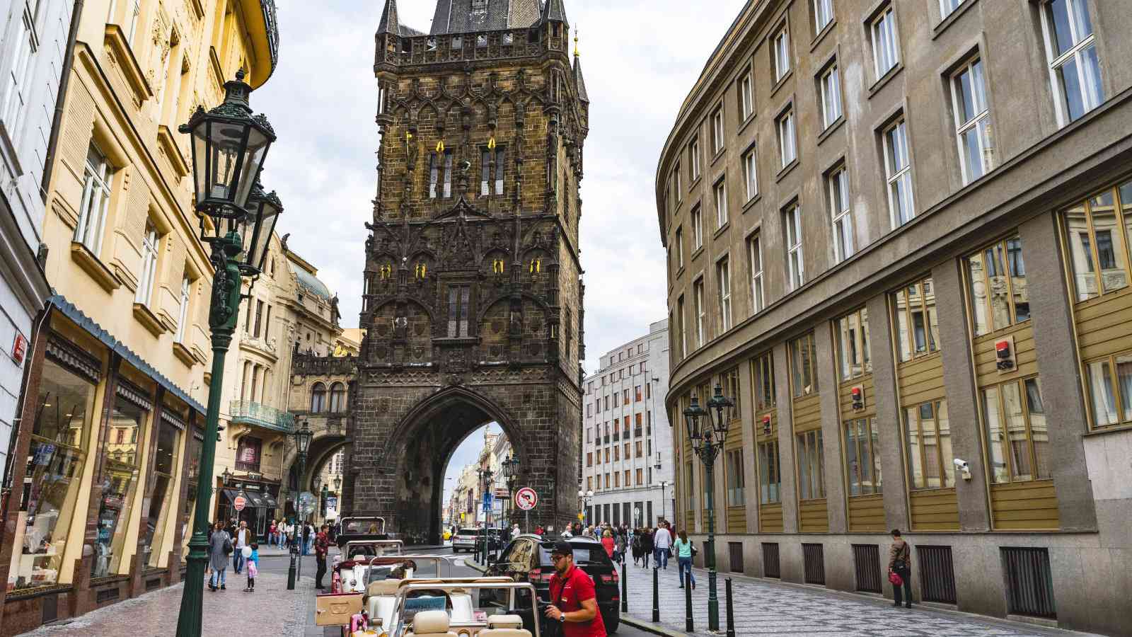 Prag er berygtet for risikable biler, så sørg for kun at bruge et officielt firma eller endda Uber.