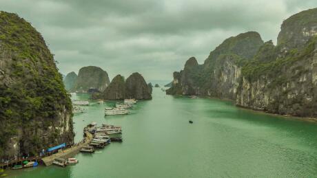 Cruzeiro na Baía de Halong no Vietnã