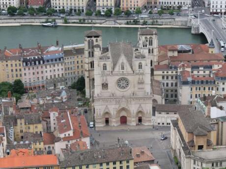 Explore the beautiful Old Town of Lyon on an informative walking tour.