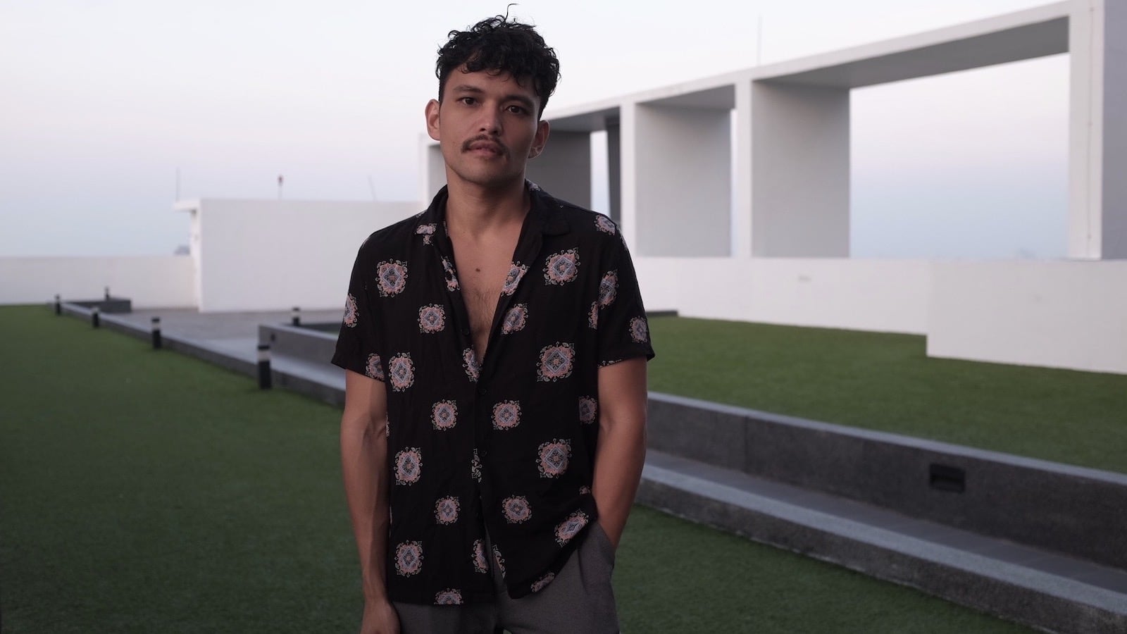 Saroj cute gay guy from Bangkok tells us about gay life in Thailand