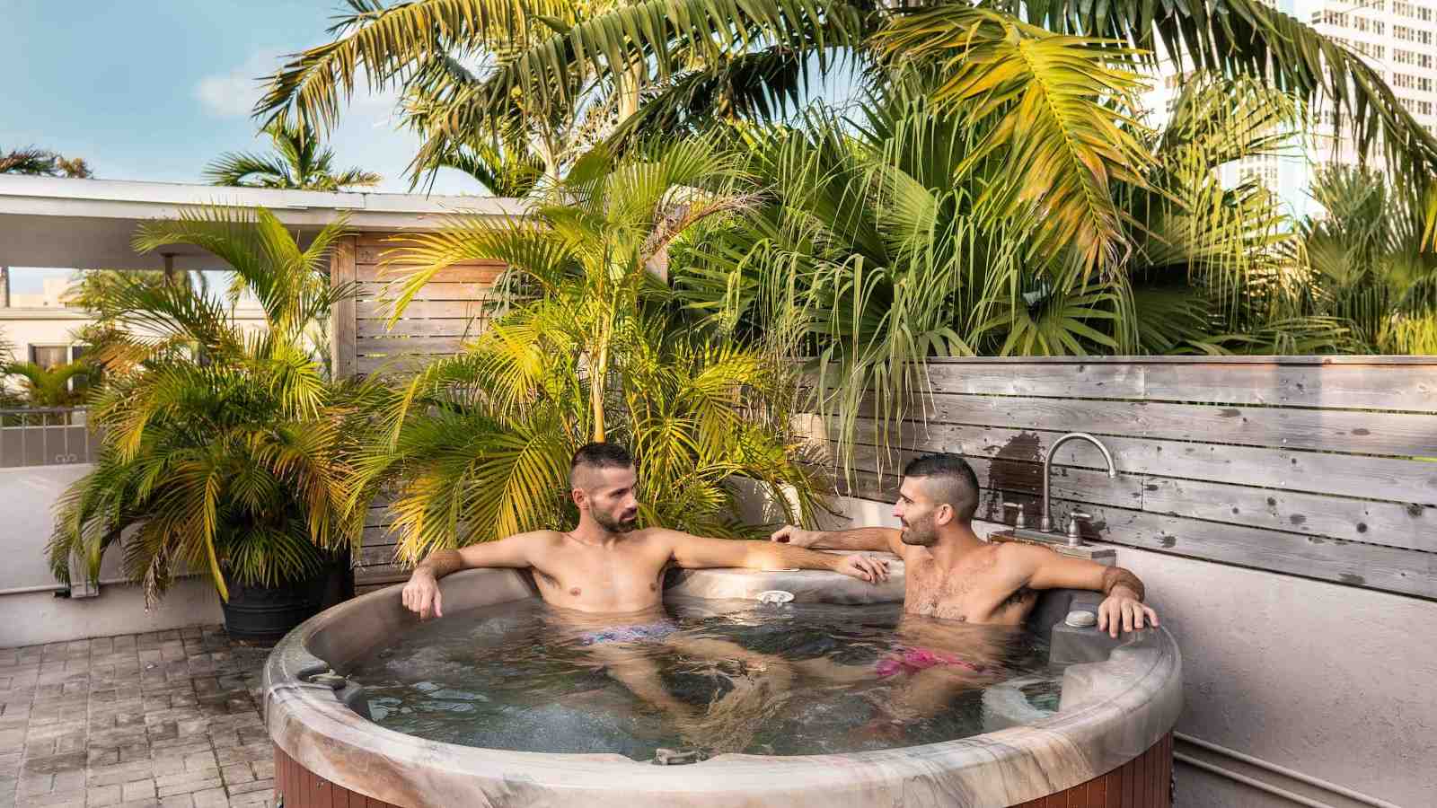 O Grand Resort and Spa é um dos resorts gay mais famosos de Fort Lauderdale, somente para homens e roupas opcionais também!