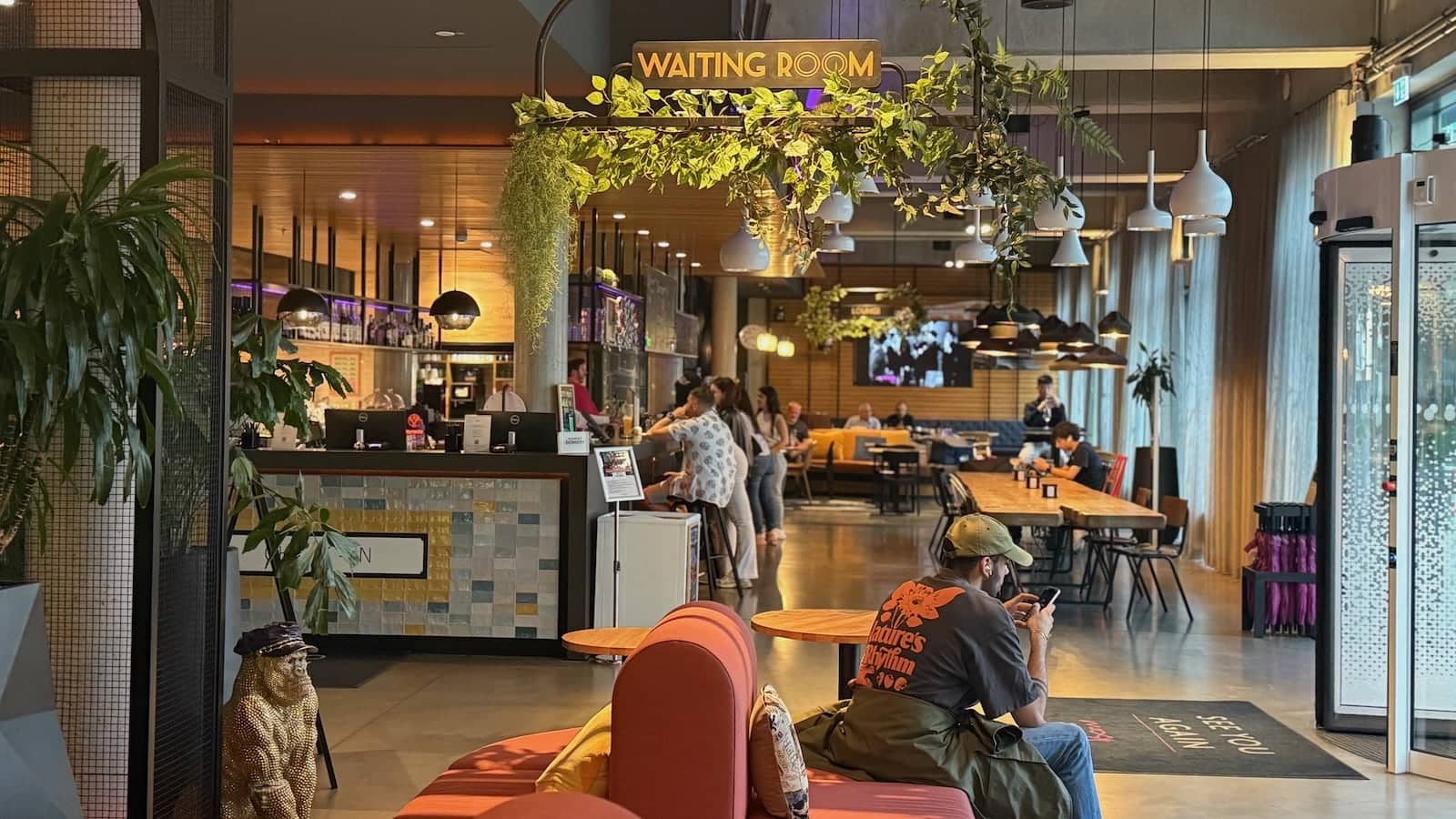 Moxy Hotel Ostbahnhof entrance area.