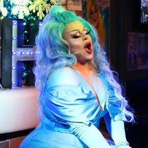 Drag pub crawl in the gay village of Toronto tour