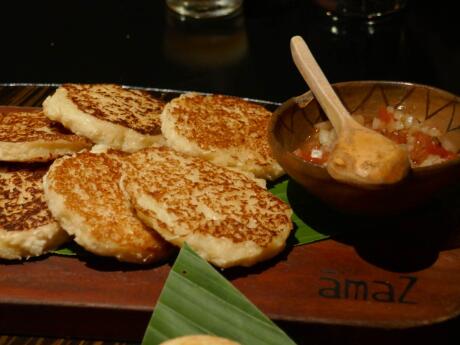 Delicioso aperitivo no Amaz, um restaurante amazônico peruano de fusão em Lima
