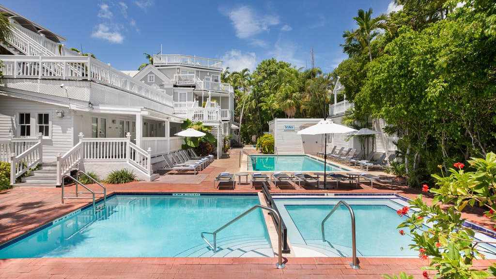 NYAH significa Not Your Average Hostel e NYAH Key West é definitivamente isso, muito gay friendly e com fabulosas áreas de piscina