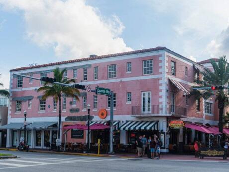 12th Street Beach - gay beach in Miami - TravelGay - Travel Gay