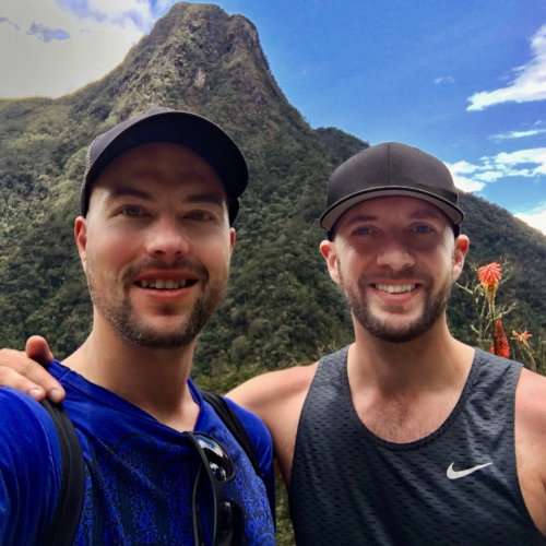 Explore o país da Colômbia com outros viajantes gays participando de um passeio pela Out Adventures
