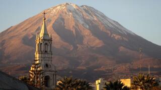 This is our complete gay travel guide to Arequipa, the city in Peru surrounded by (dormant) volcanoes!