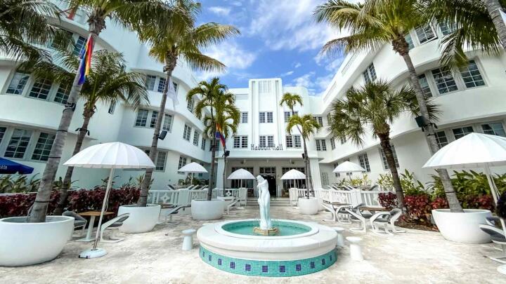 The art deco AxelBeach Miami is definitely the most fabulous gay hotel to stay at in Miami