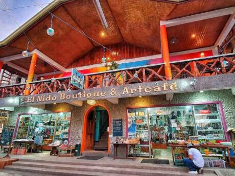 The El Nido Boutique and Artcafe in Palawan serves delicious food and has the loveliest staff