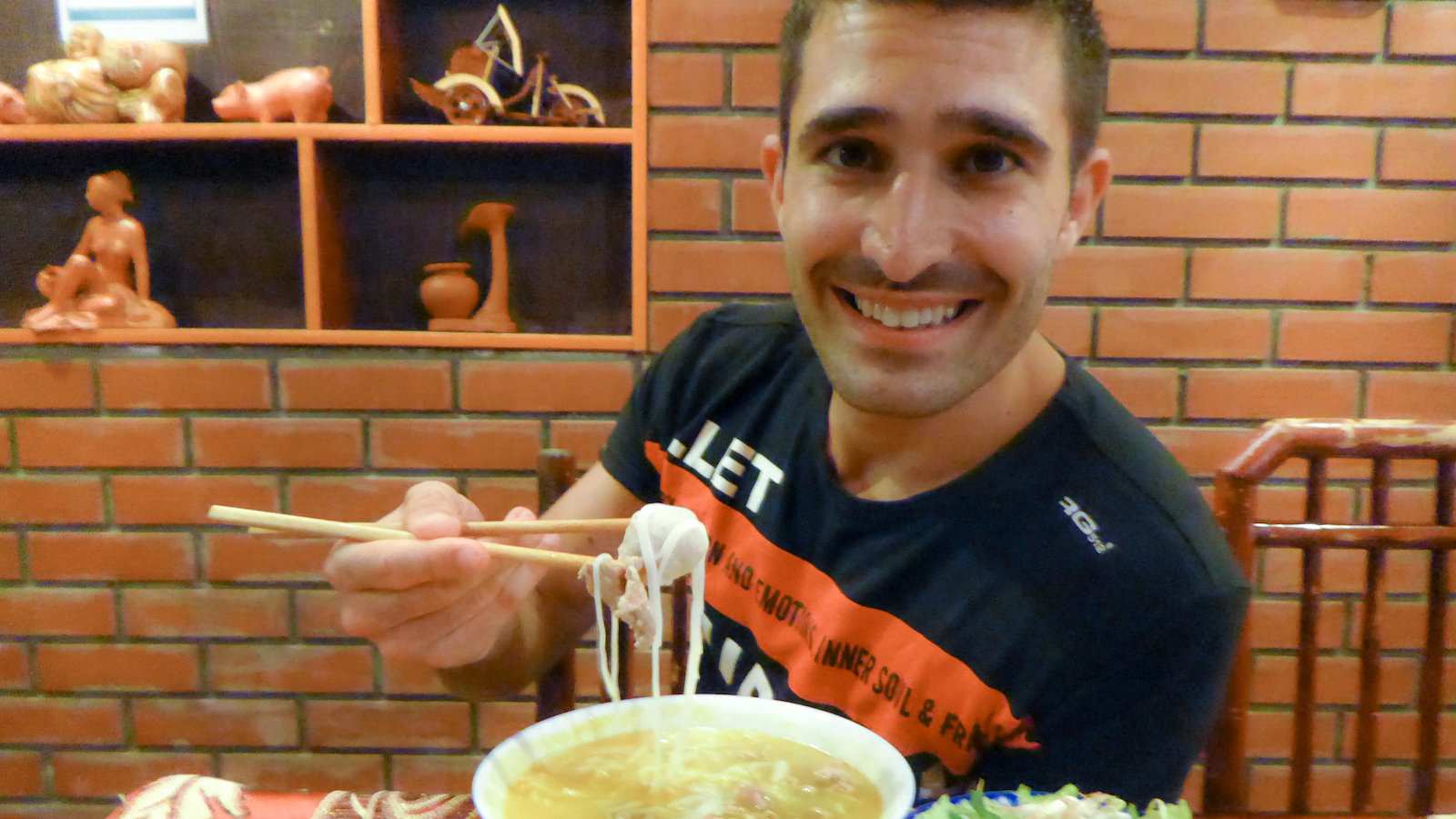 Bun bo hue è la zuppa vietnamita piccante di manzo e noodle della città imperiale di Hue