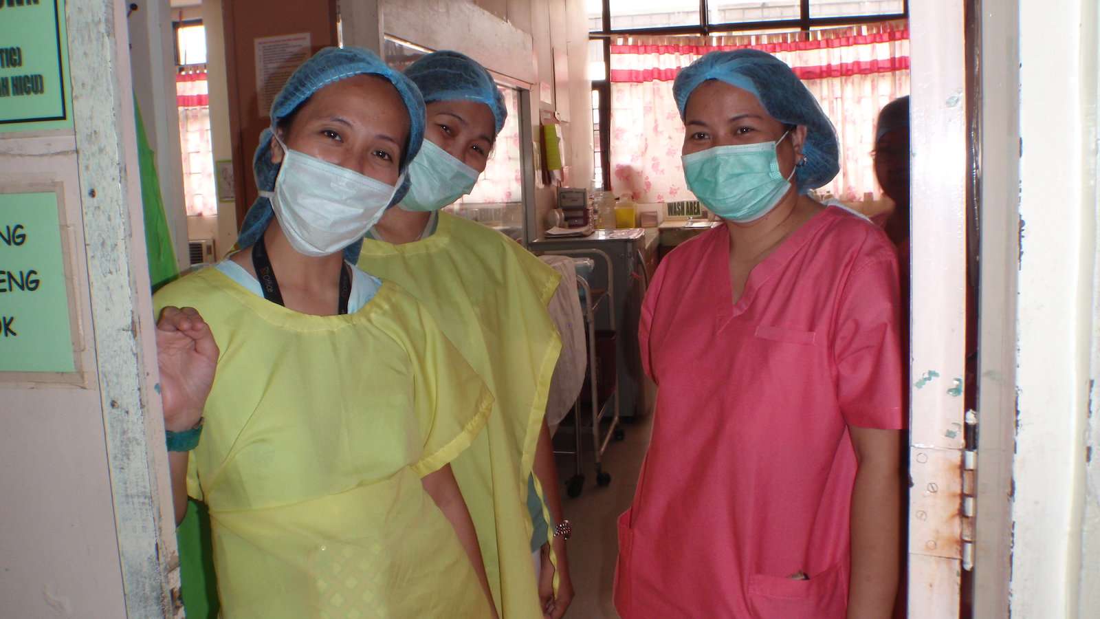 As Filipinas também fornecem o maior número de enfermeiras do mundo, que muitas vezes migram para os Estados Unidos para trabalhar