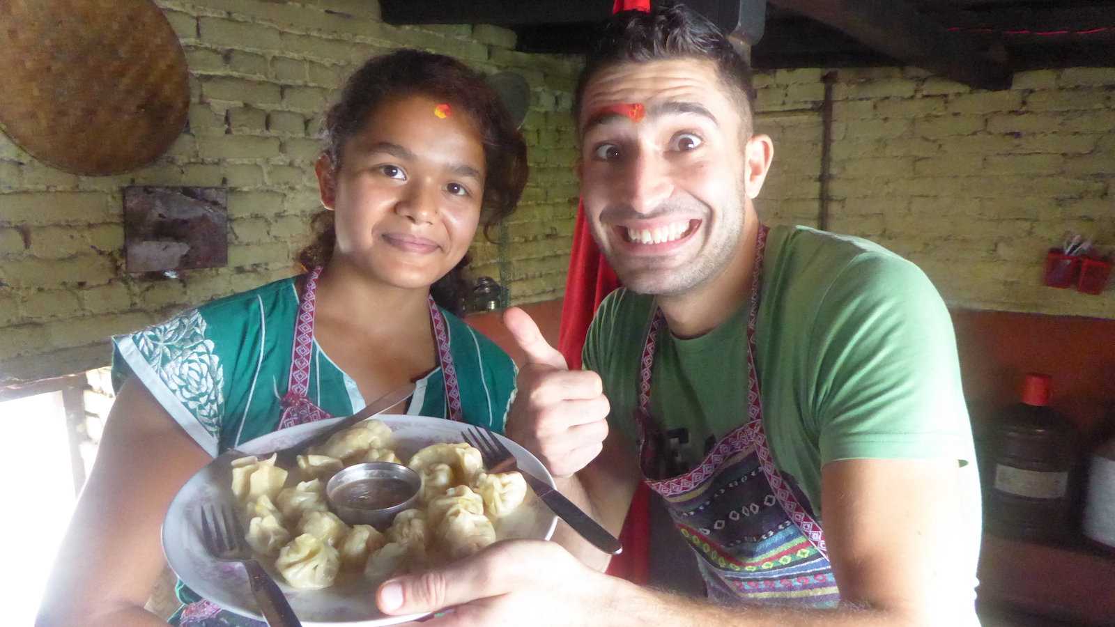 Momos são um tipo tradicional de bolinho de massa do Nepal e são deliciosos!