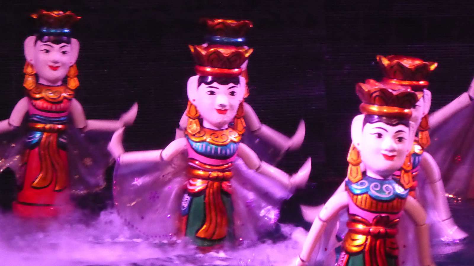 Os fantoches de água são uma tradição consagrada do Vietname, que recomendamos que veja por si mesmo