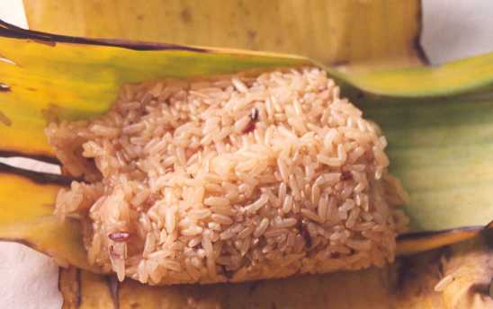 Xoi Xeo is the name of the yummy traditional sticky rice dish you need to try when in Vietnam!