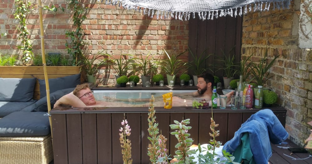 Naked apartment in Brixton with hot tub gay listing on Misterbnb.