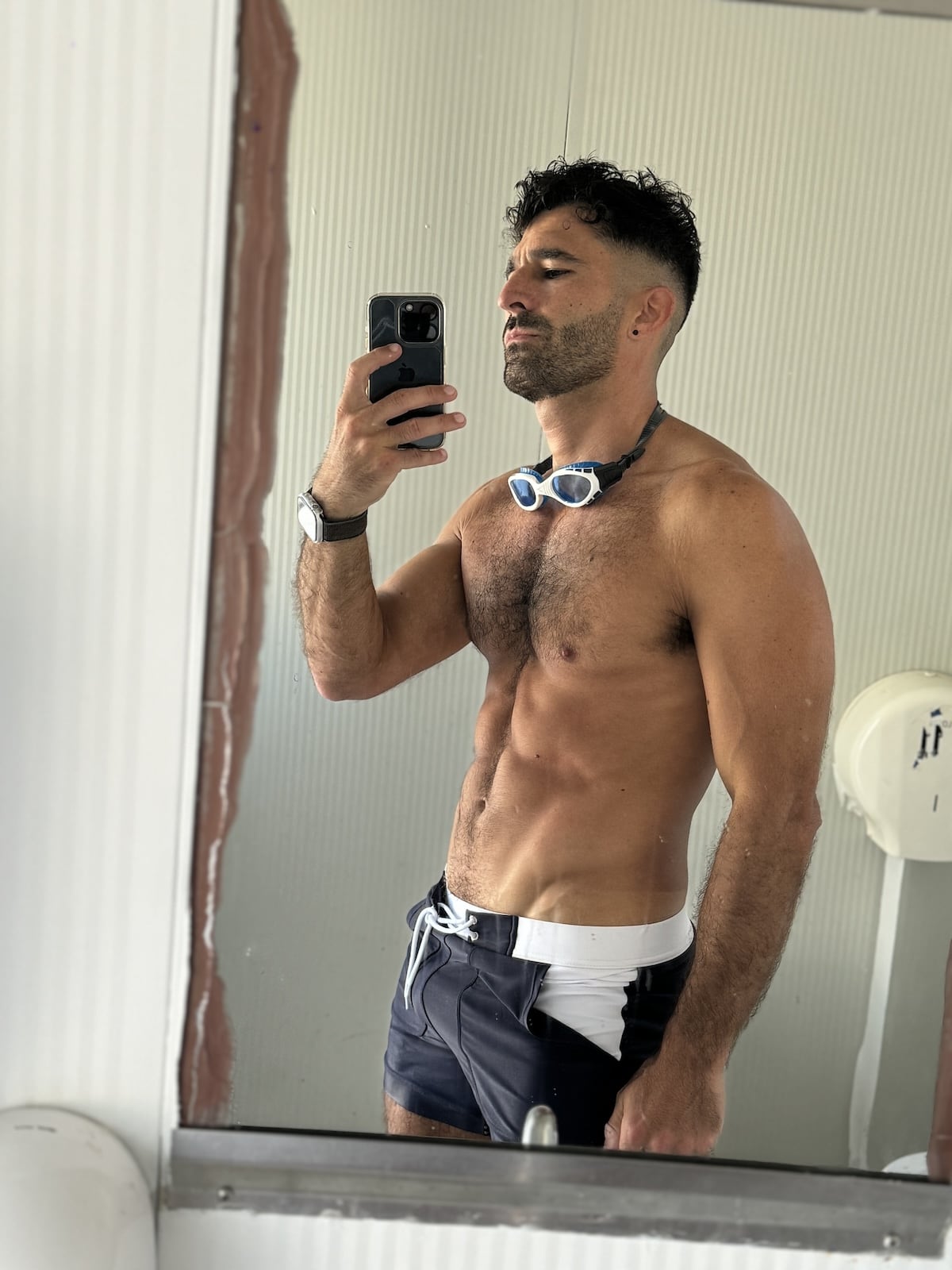 10 hot gay personal trainers for your online workouts • Nomadic Boys