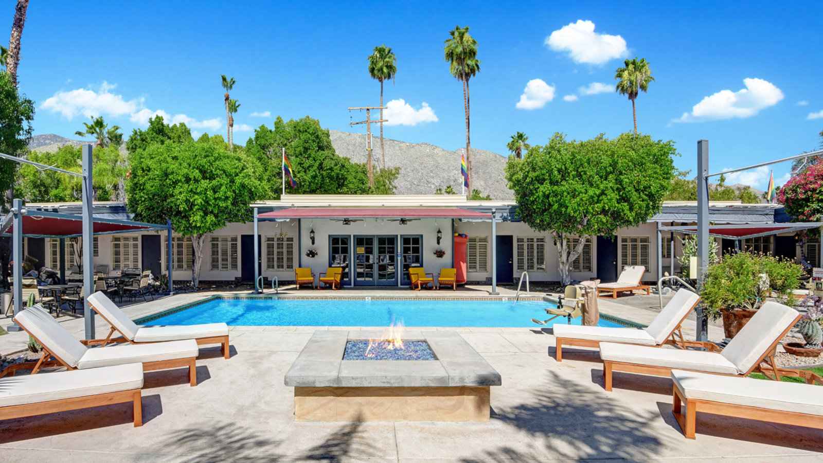 hotels near gay bars palm springs