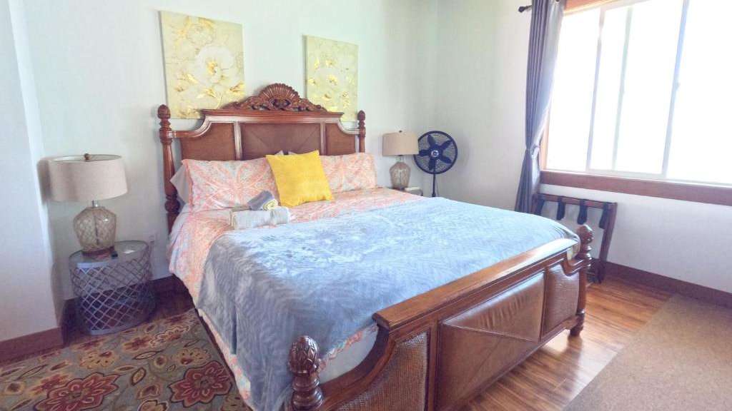 A cosy and bright bedroom at Hilo Hay Oceanfront B&B in Hawaii.
