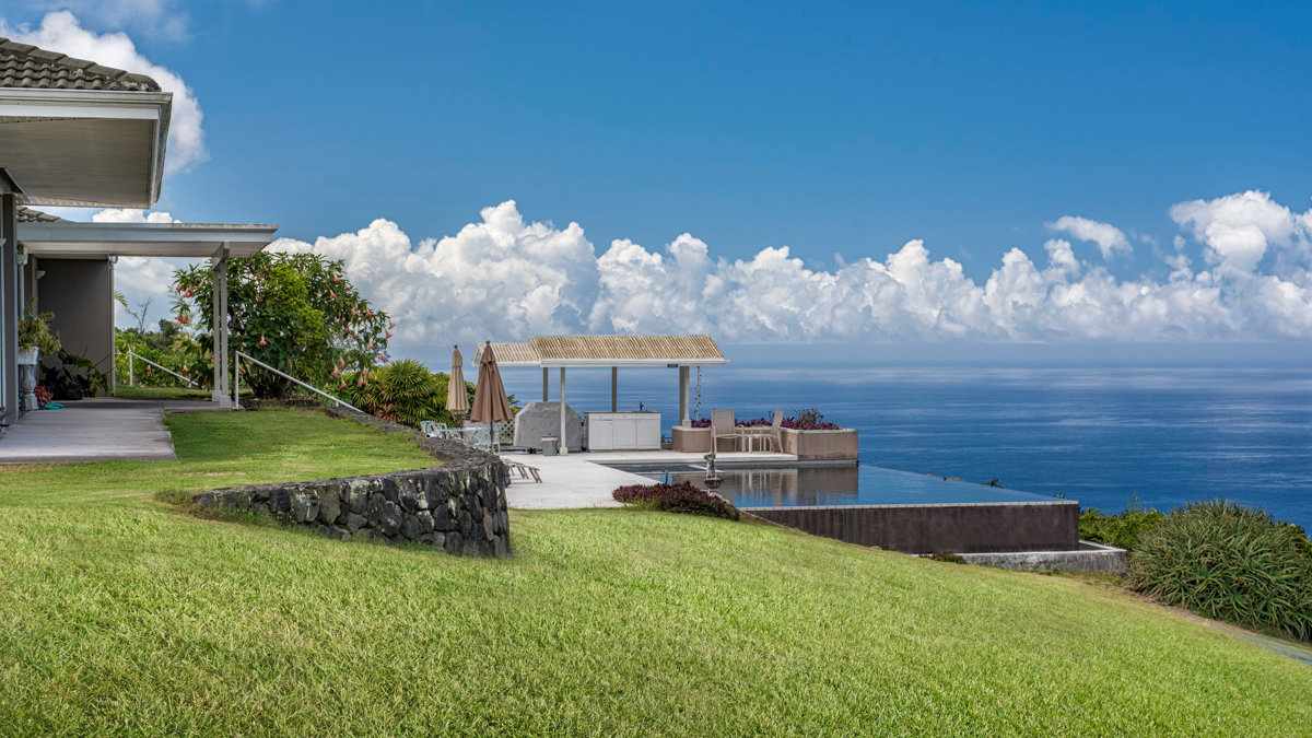 The incredible infinity pool and views are just part of why Horizon Guest House is one of the best gay resorts in Hawaii