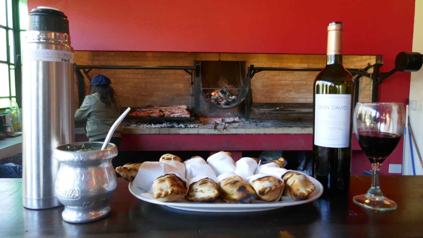  La cuisine argentine a été influencée par de nombreuses cultures, en particulier les Empanadas et le vin espagnols et italiens 