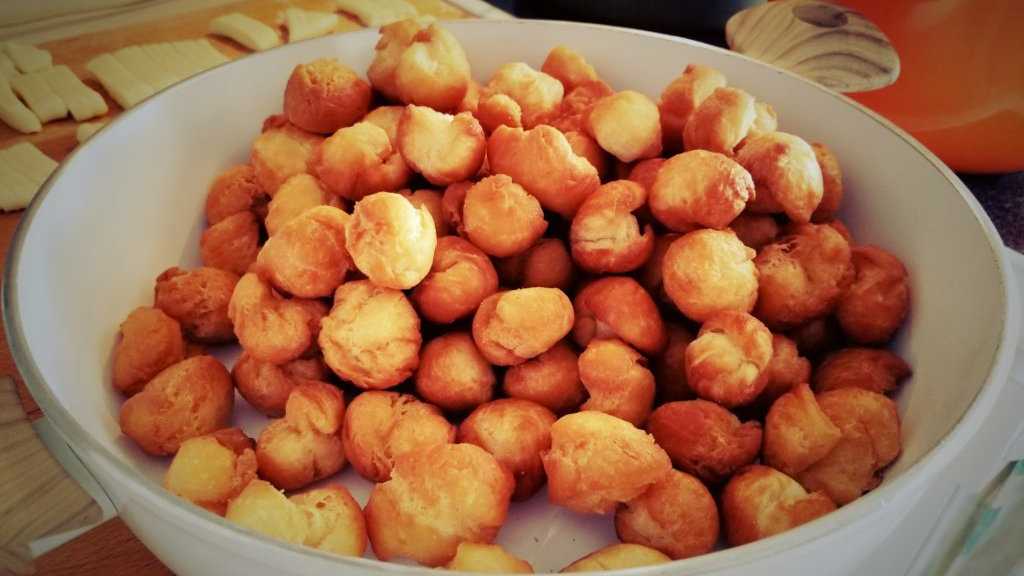 Boortsog is a delicious donut-like biscuit from Mongolia