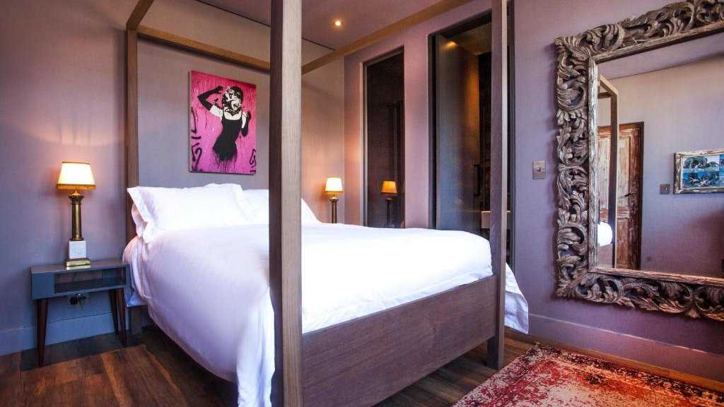 The Grey Hotel is a gay friendly hotel in the heart of Cape Town's gay neighborhood.