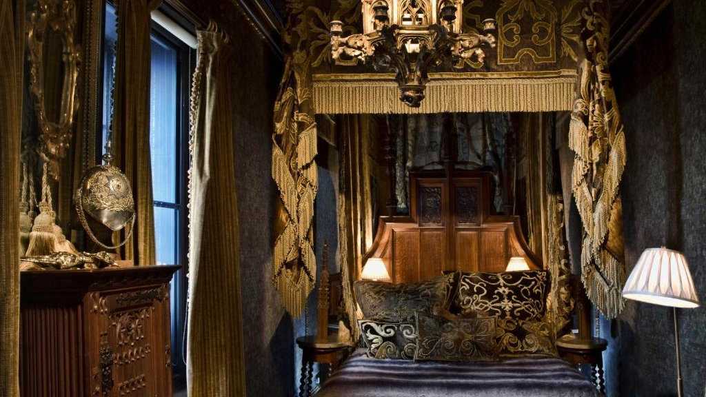 The Witchery by the Castle is one of the most incredible places to stay in Edinburgh