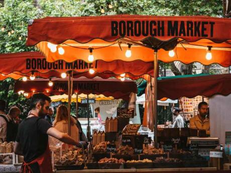 One stand with a merchant at Borough Market, THE foodie spot in London!