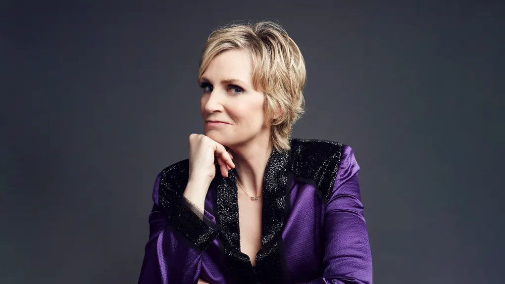 Jane Lynch is one of the hottest gay actors even if she wasn't very nice in Glee