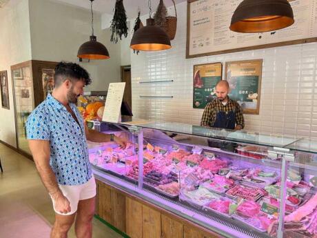 Stefan checking out a selection of meat at a butcher's display cabinet at Il Mannarino Tenca.