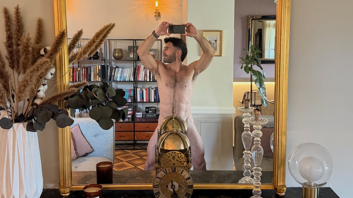 Stefan naked in the French villa.