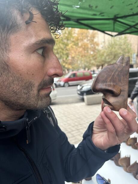 Stefan nose versus the Armenian nose at the Vernissage Market in Yerevan.